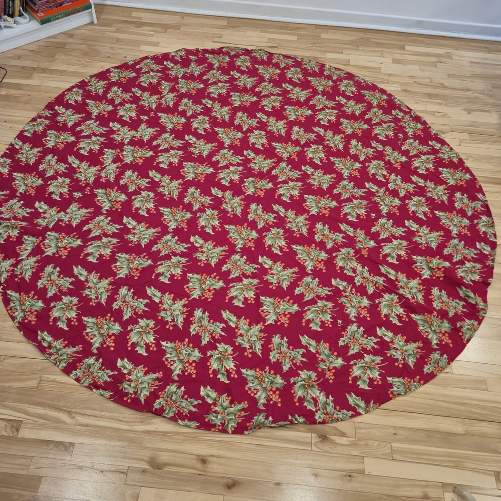 April Cornell 100% Cotton Round Tablecloth - Red Holly Christmas - Picture 3 of 7